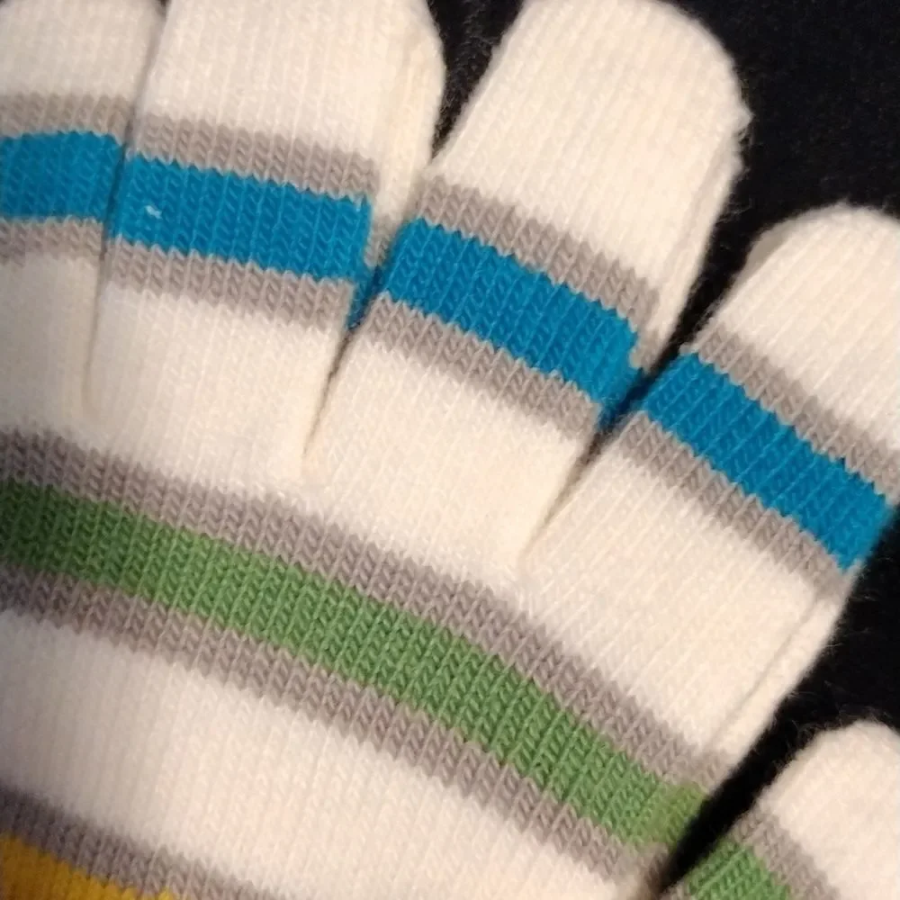 2 Pairs of Kids Knitted Gloves